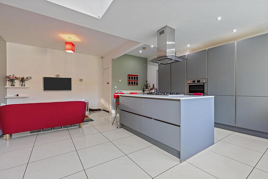 2 Cabin Hill Gardens