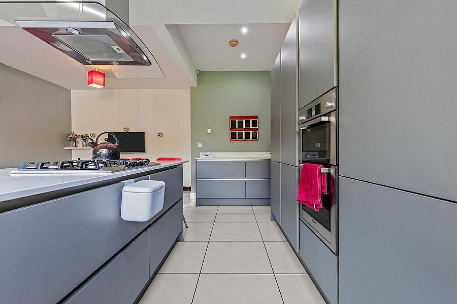 2 Cabin Hill Gardens