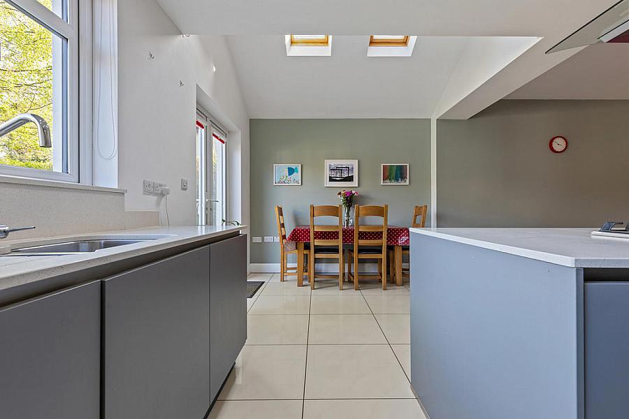 2 Cabin Hill Gardens