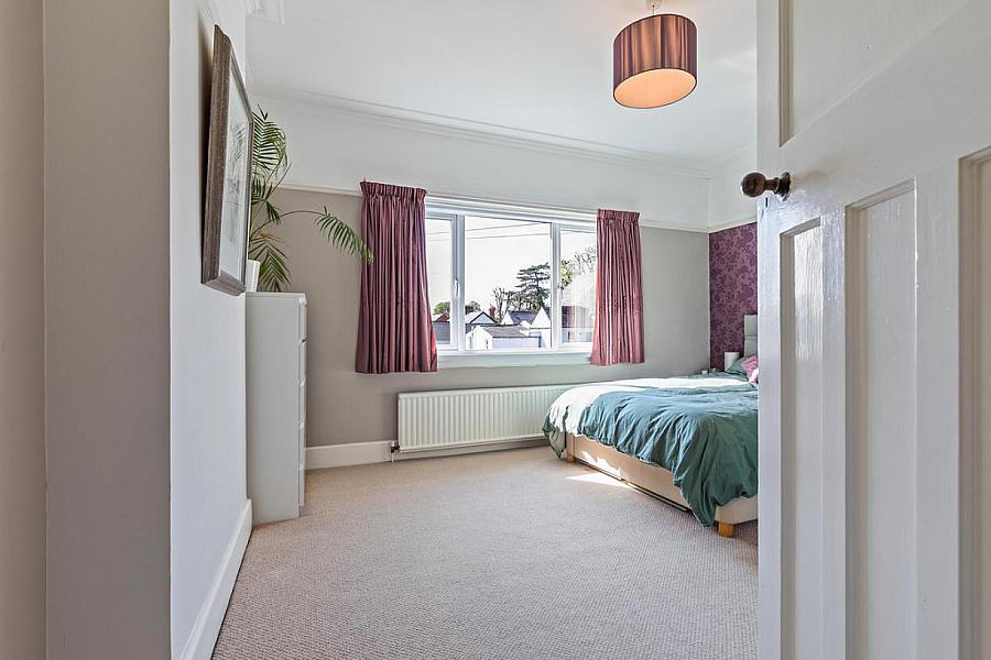 2 Cabin Hill Gardens