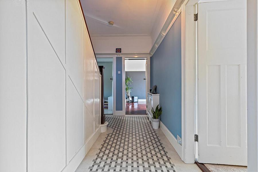 2 Cabin Hill Gardens