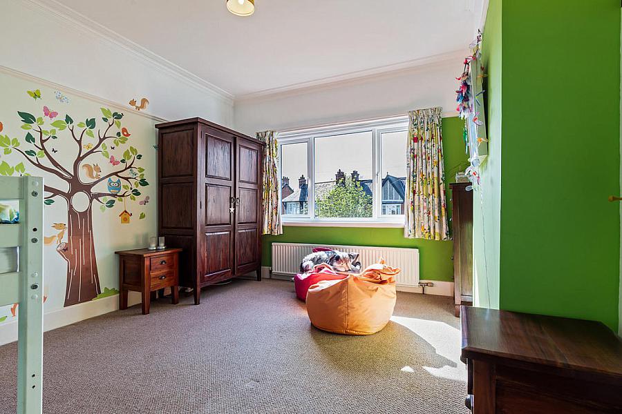 2 Cabin Hill Gardens