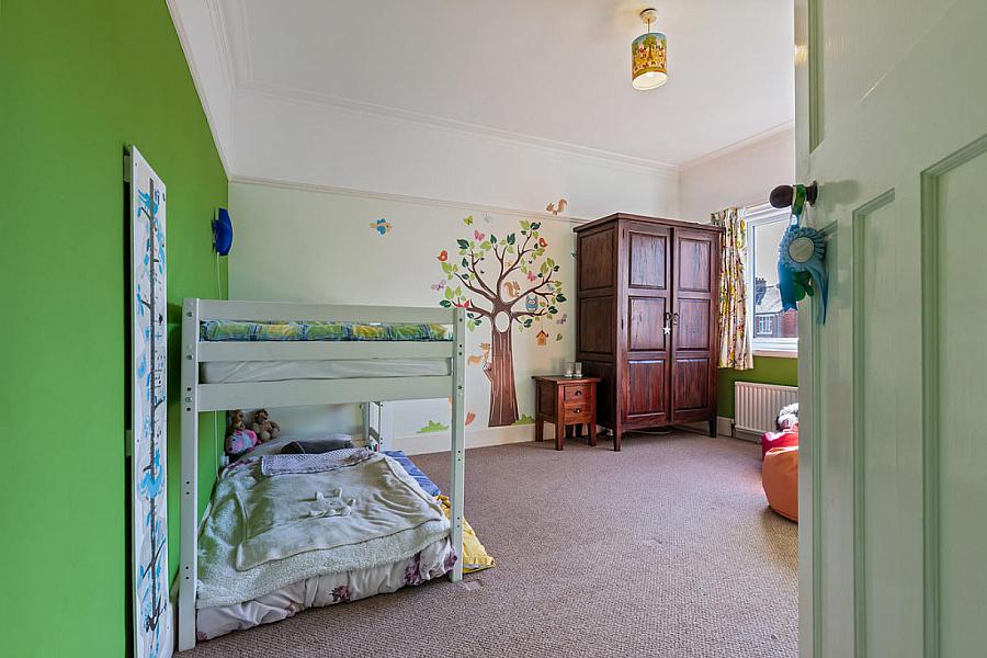 2 Cabin Hill Gardens