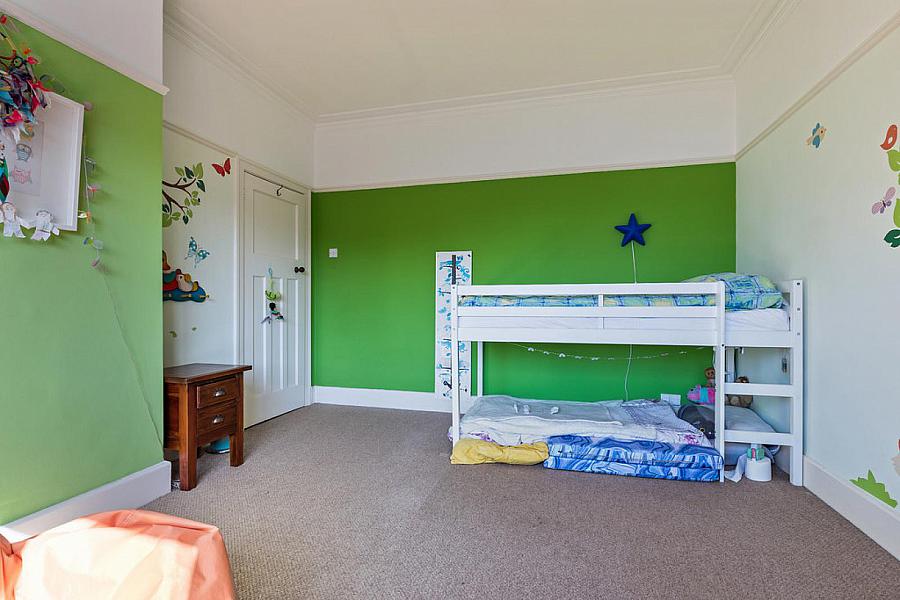 2 Cabin Hill Gardens