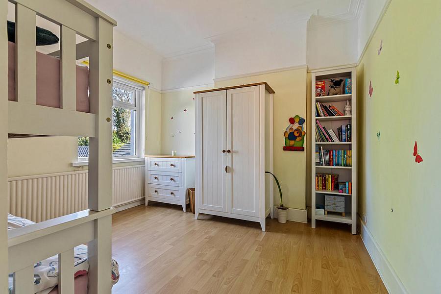 2 Cabin Hill Gardens