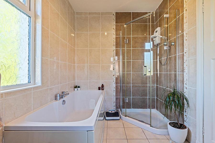 2 Cabin Hill Gardens