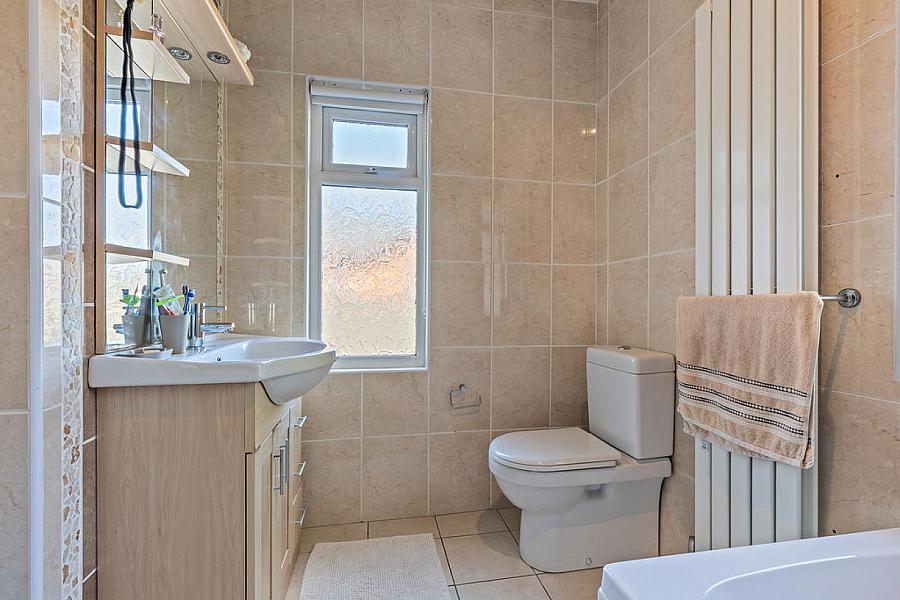 2 Cabin Hill Gardens