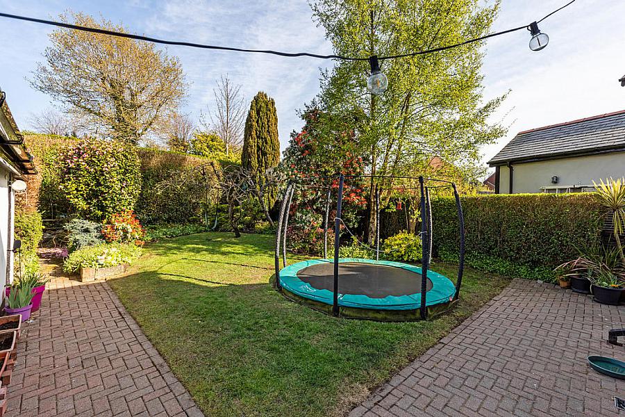 2 Cabin Hill Gardens