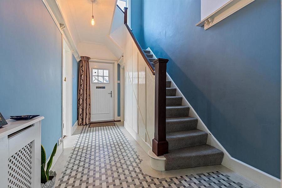 2 Cabin Hill Gardens