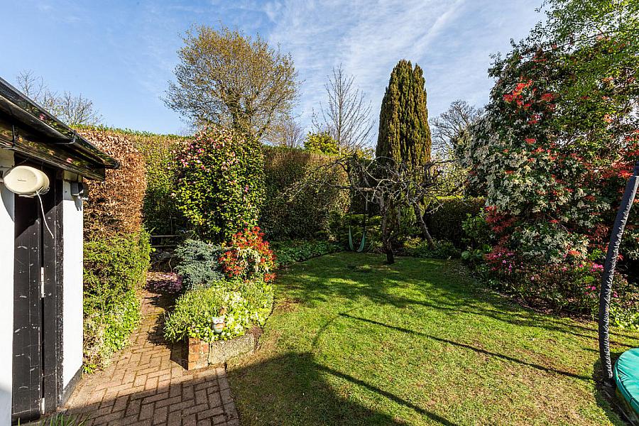 2 Cabin Hill Gardens