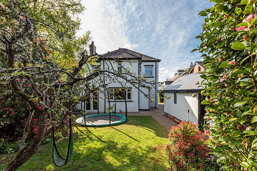 2 Cabin Hill Gardens