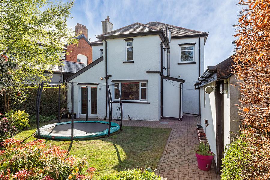 2 Cabin Hill Gardens