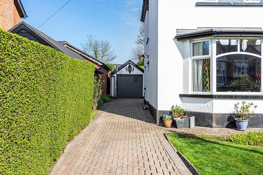 2 Cabin Hill Gardens