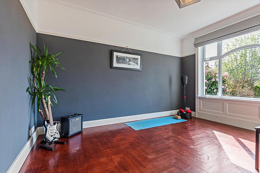 2 Cabin Hill Gardens