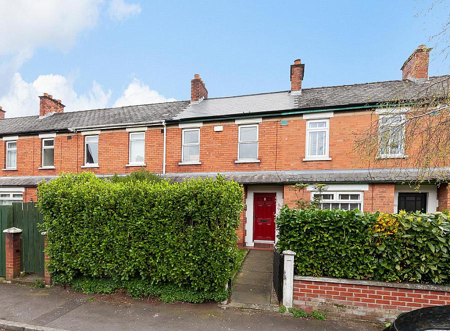 8 Eastleigh Crescent