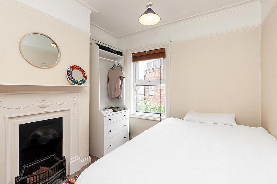 8 Eastleigh Crescent