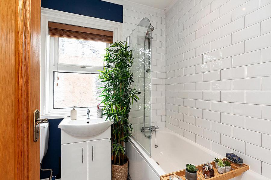 8 Eastleigh Crescent