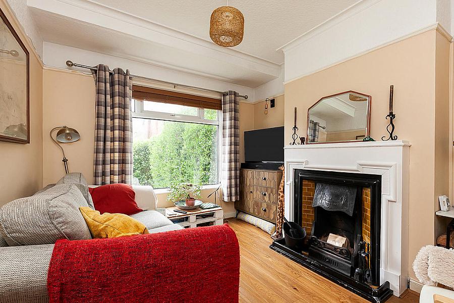 8 Eastleigh Crescent