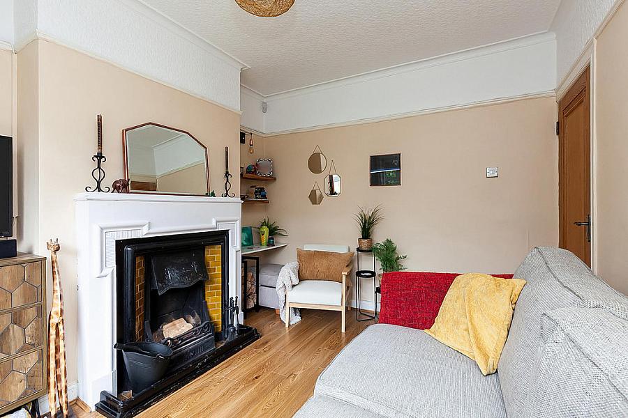 8 Eastleigh Crescent