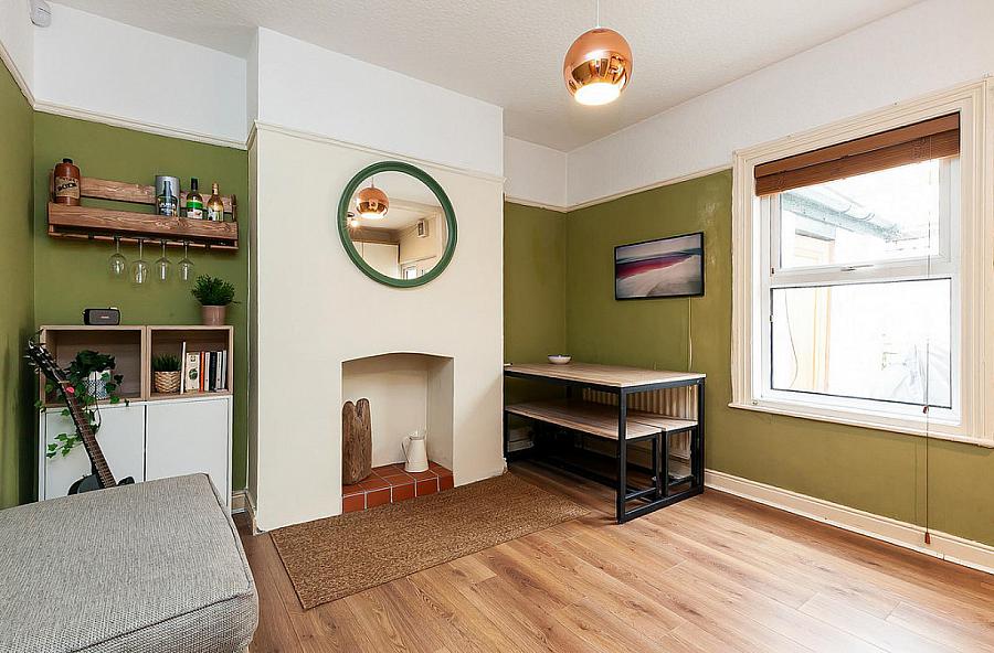 8 Eastleigh Crescent