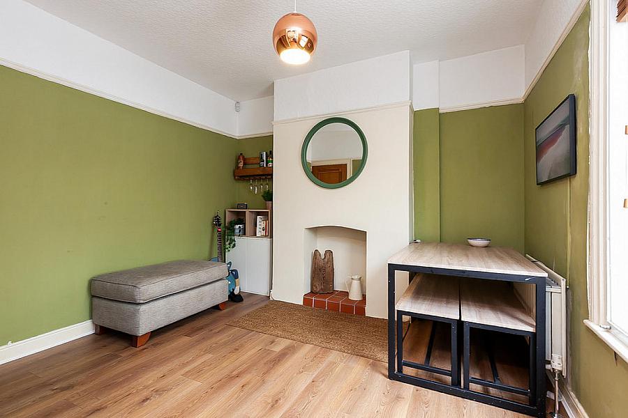 8 Eastleigh Crescent