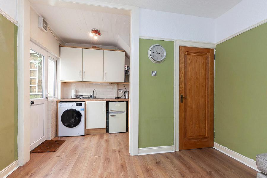 8 Eastleigh Crescent