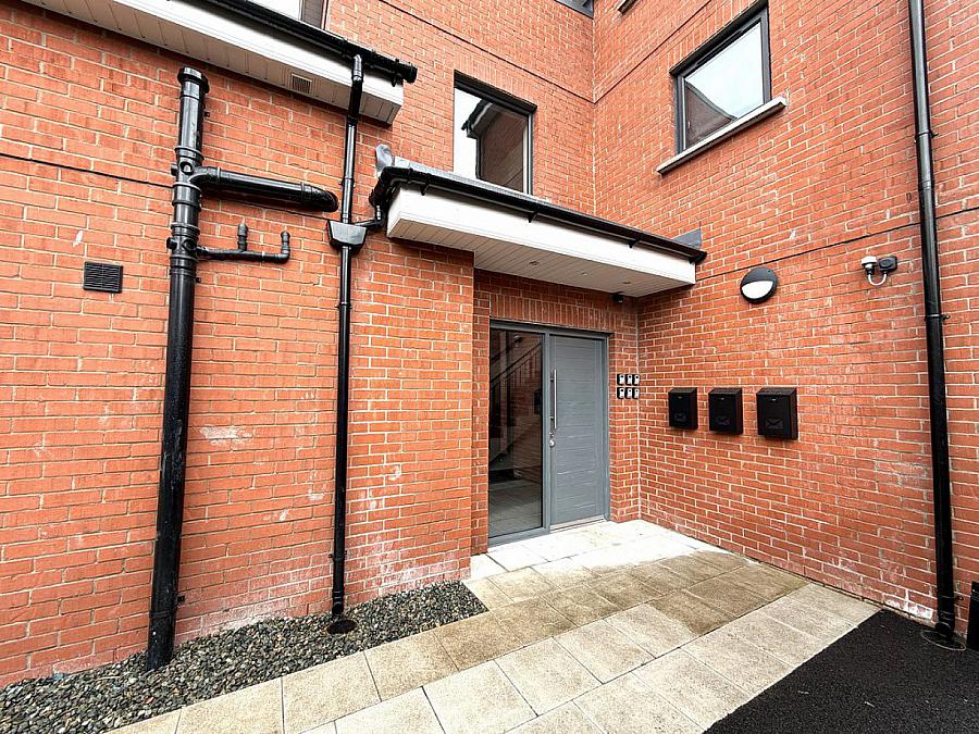 Apt 3, 161-163 Castlereagh Road