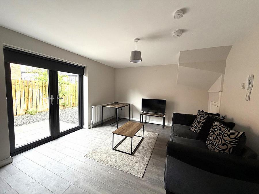 Apt 3, 161-163 Castlereagh Road