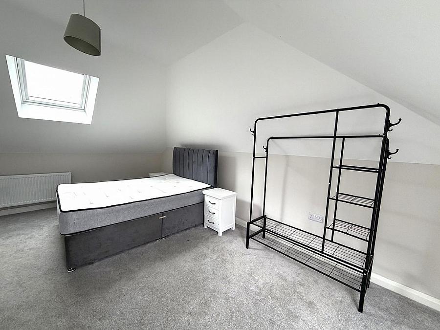 Apt 3, 161-163 Castlereagh Road