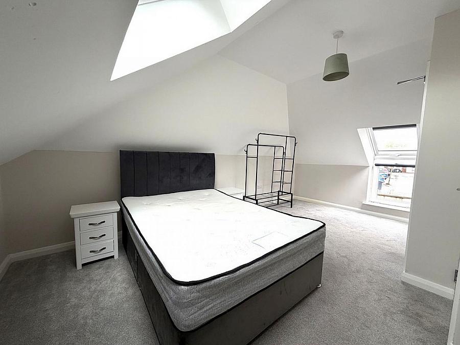 Apt 3, 161-163 Castlereagh Road