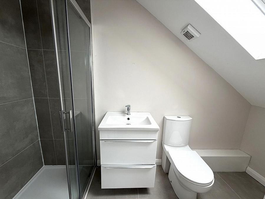 Apt 3, 161-163 Castlereagh Road