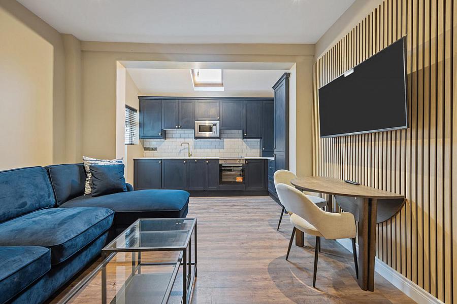 Apt B, 50 Sandown Road