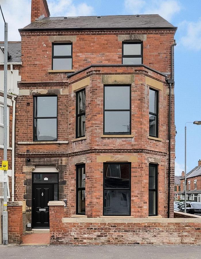 Apt D, 50 Sandown Road