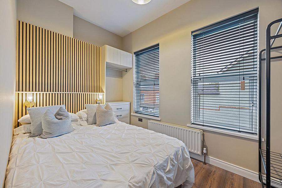 Apt D, 50 Sandown Road