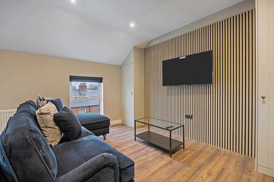 Apt E, 50 Sandown Road