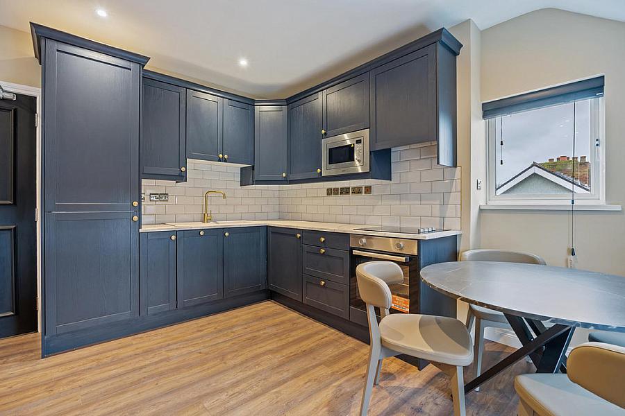 Apt E, 50 Sandown Road