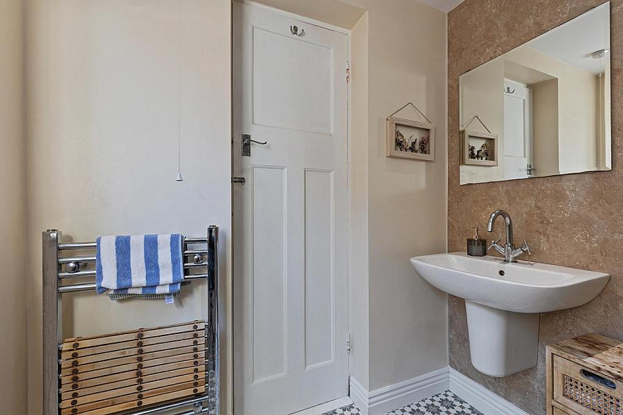 24 Willowfield Parade