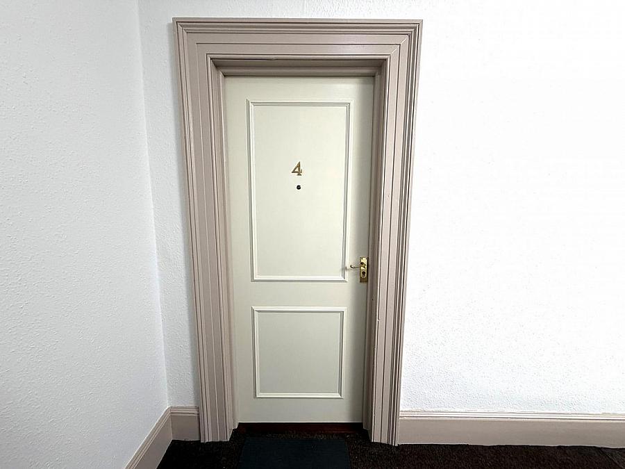 Apt 4 , 1 Sandown Park
