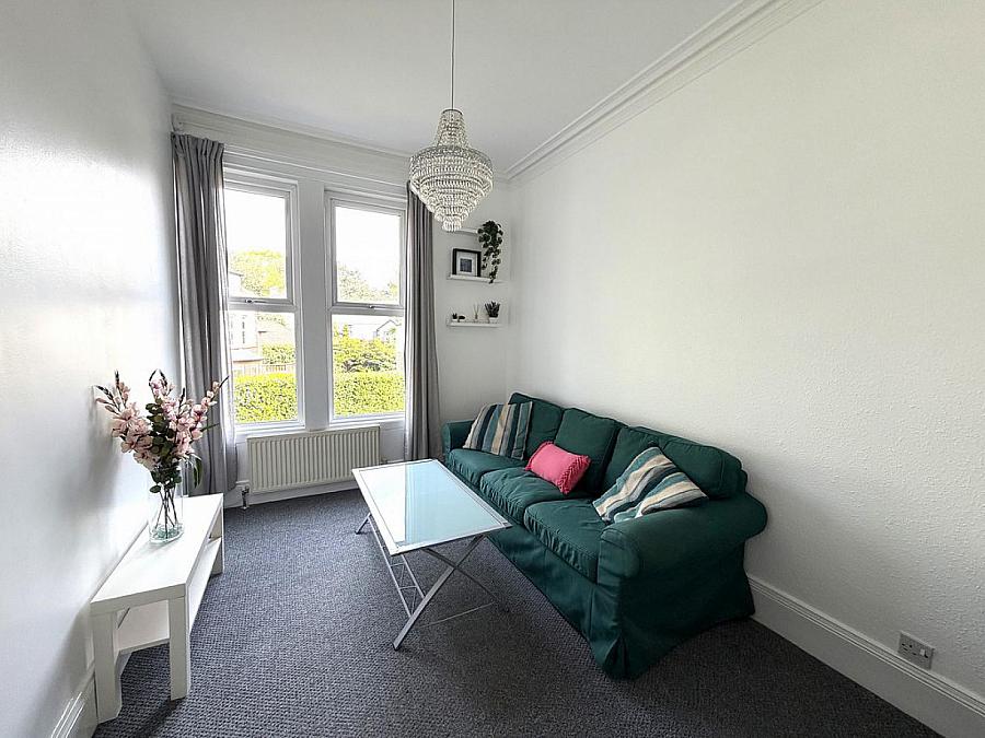 Apt 4 , 1 Sandown Park