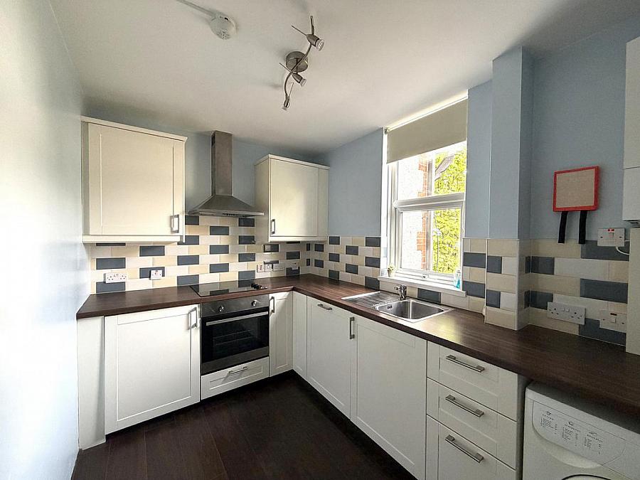 Apt 4 , 1 Sandown Park