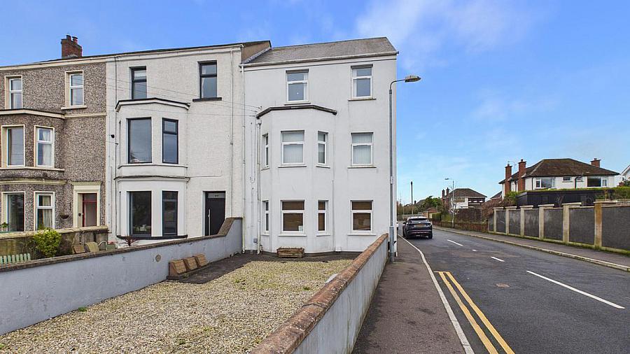 Apt 3, 75 Brunswick Road