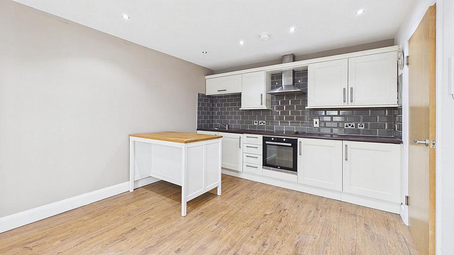 Apt 3, 75 Brunswick Road