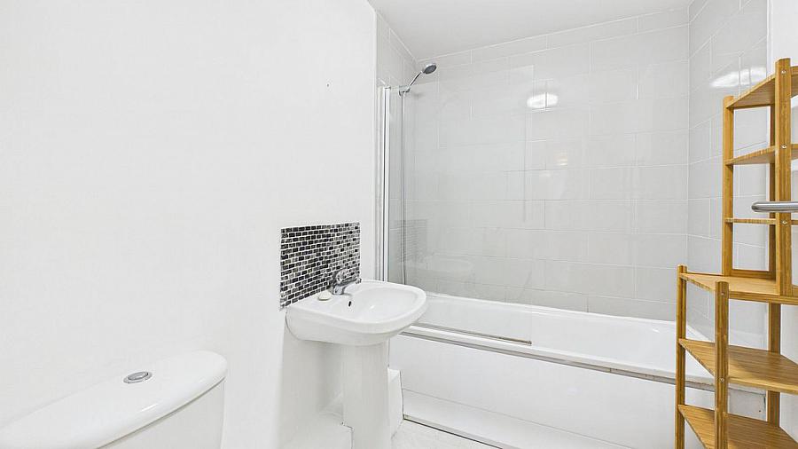 Apt 3, 75 Brunswick Road