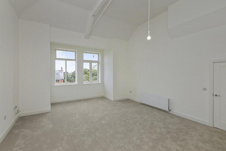 Apartment 6, 35 College Green