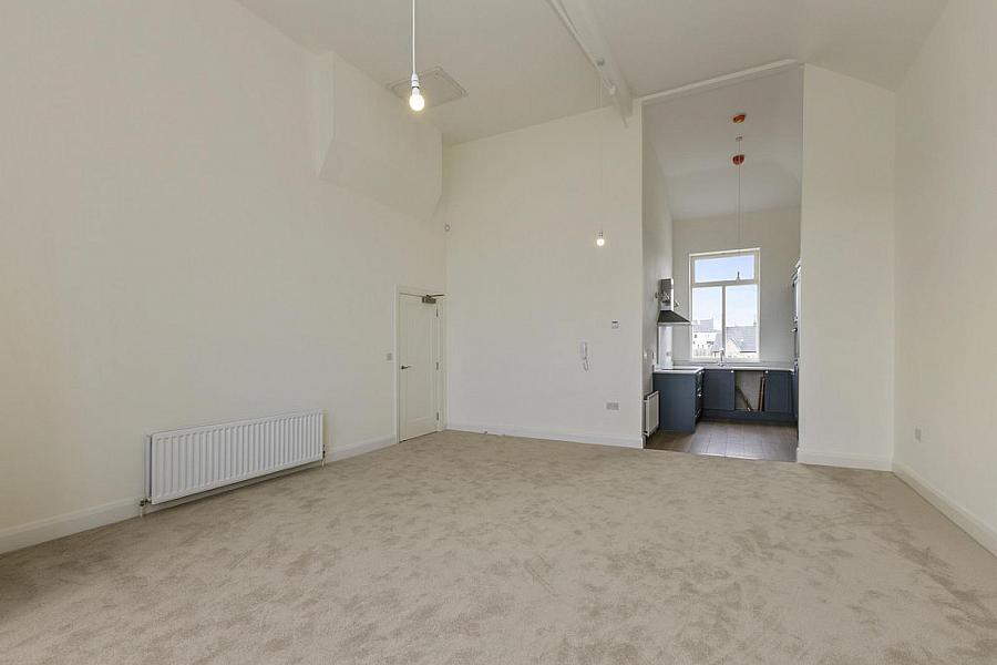 Apartment 6, 35 College Green