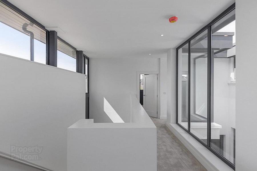 Apartment 2, 35 College Avenue