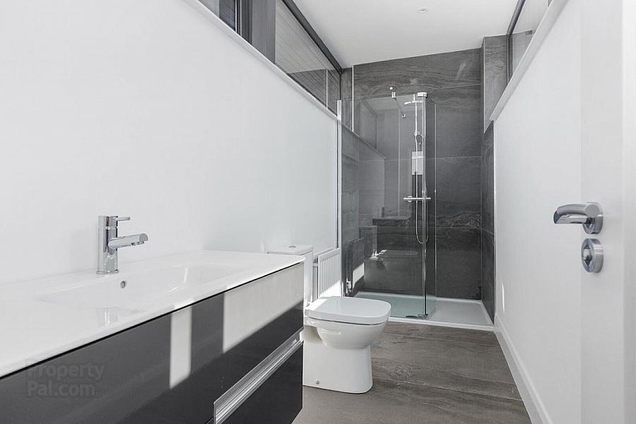 Apartment 2, 35 College Avenue