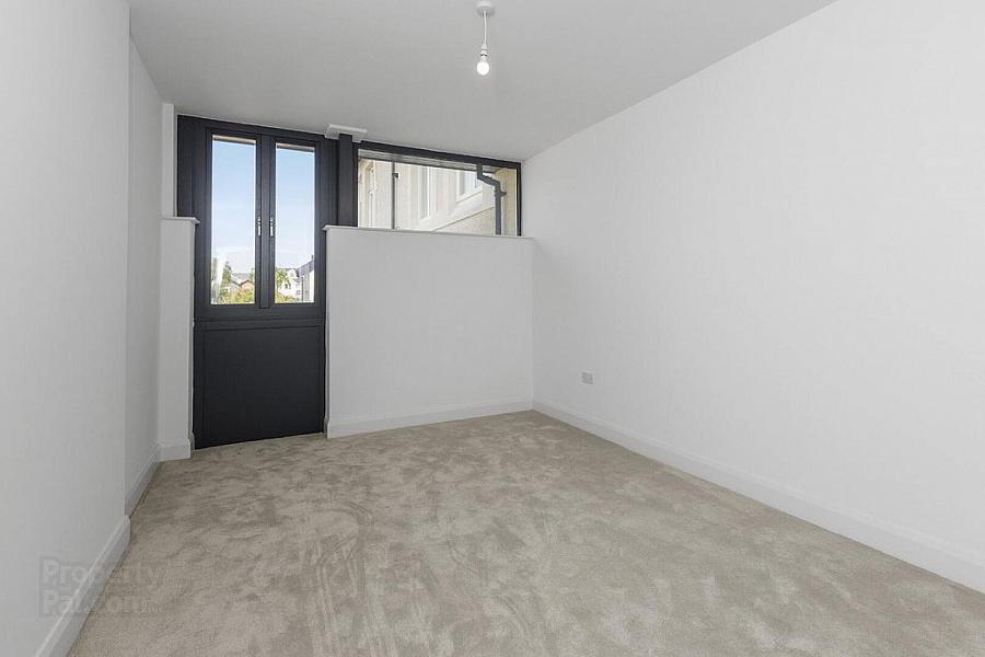 Apartment 2, 35 College Avenue