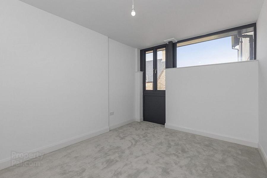 Apartment 2, 35 College Avenue