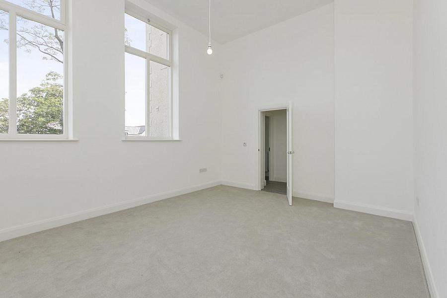 Apartment 3, 35 College Green